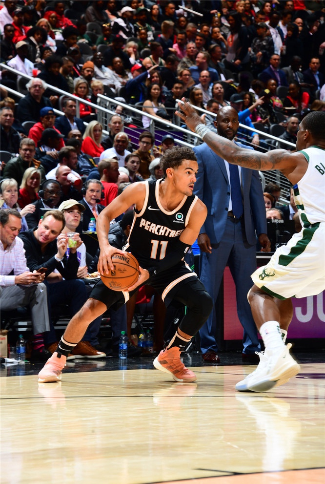 备受各界批 备受各界批