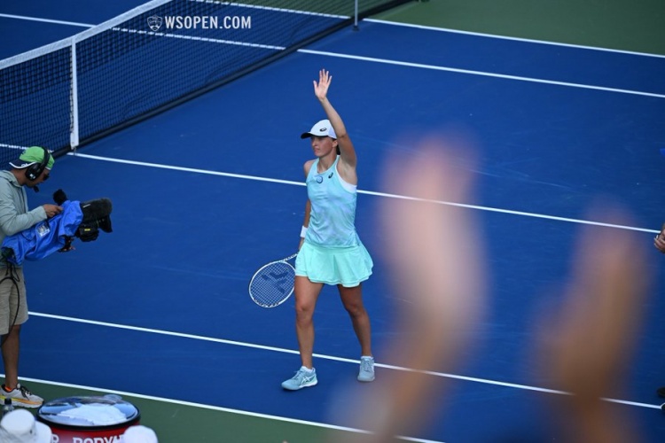 典为契机 典为契机