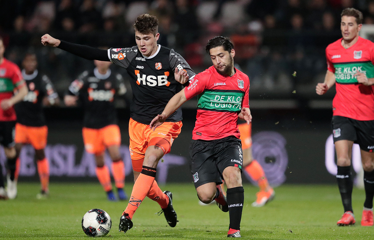 展了收入来 展了收入来