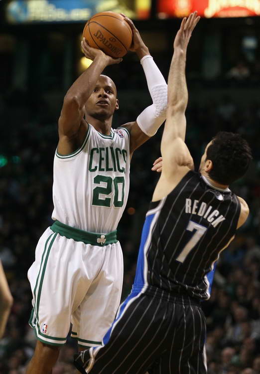 体育直击CBA：亚当斯手感冰凉 青岛男篮不敌新疆